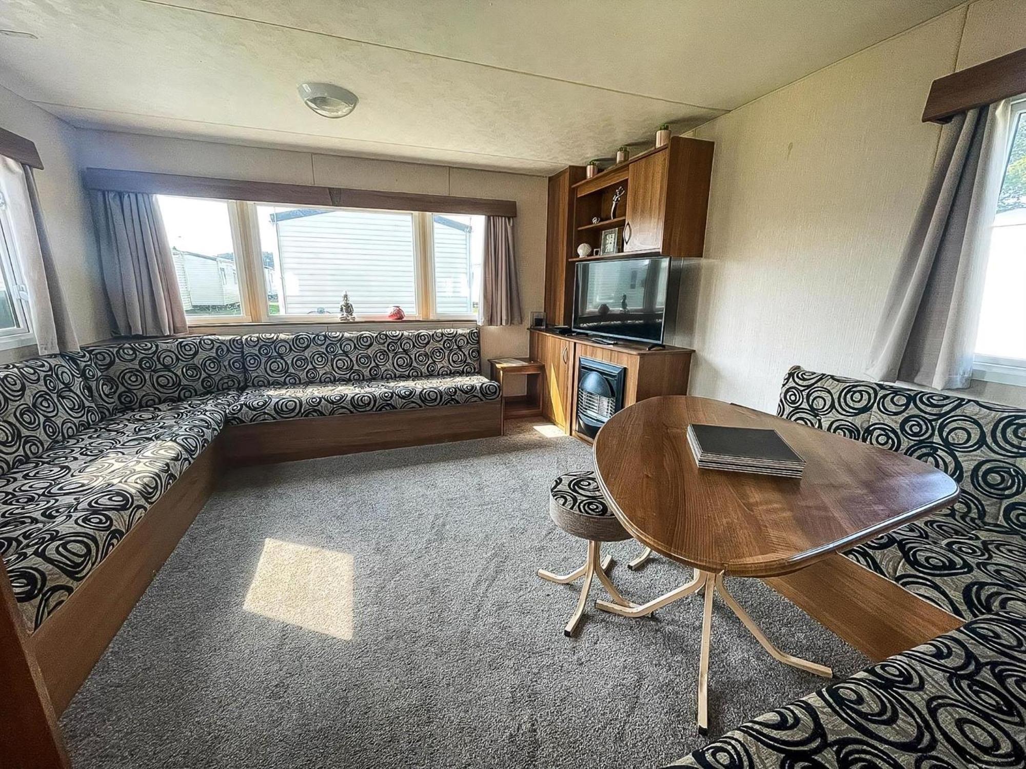 8 Berth Caravan With Decking At Sunnydale In Lincolnshire Ref 35087S Лаут Екстер'єр фото
