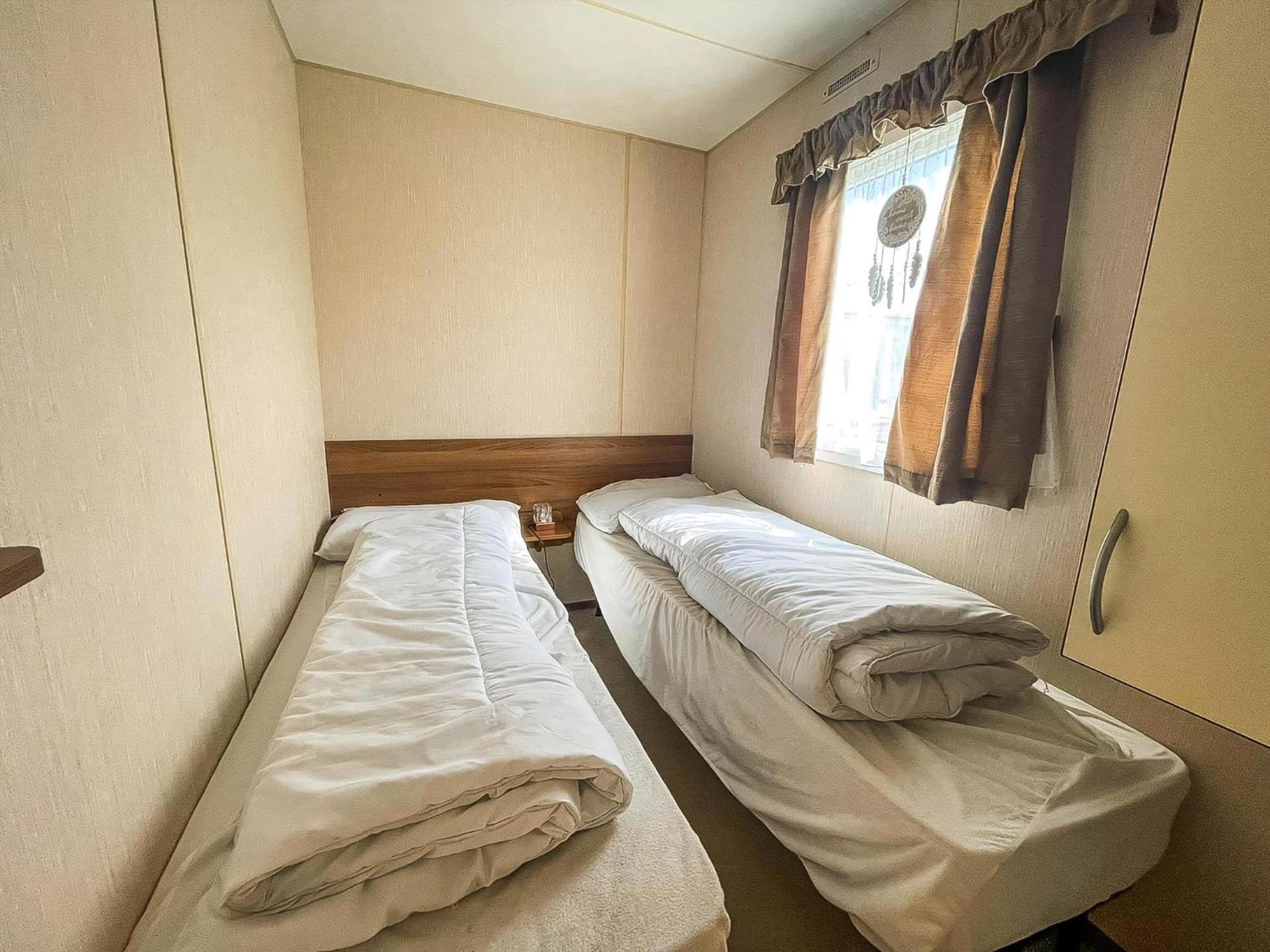 8 Berth Caravan With Decking At Sunnydale In Lincolnshire Ref 35087S Лаут Екстер'єр фото