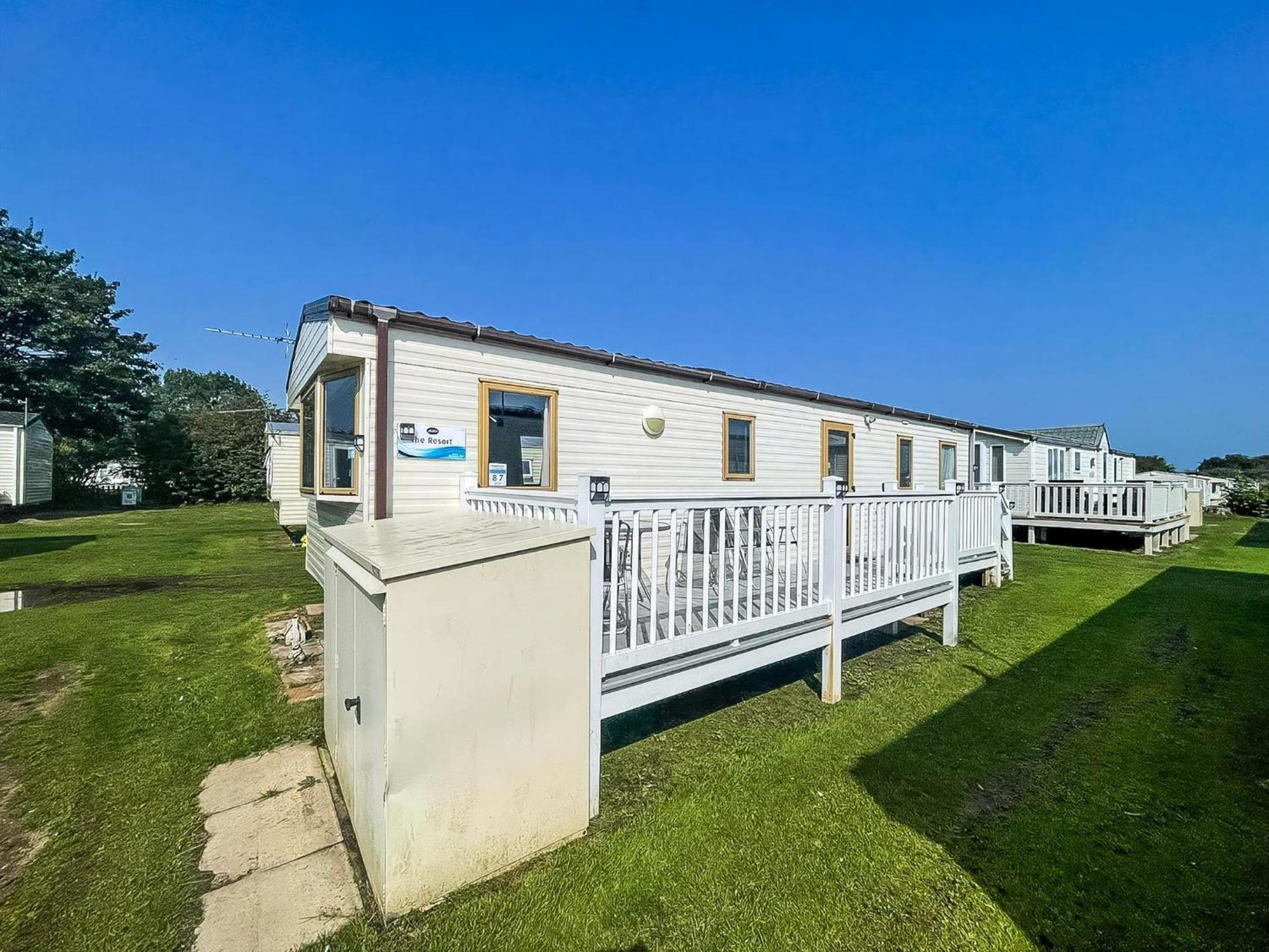 8 Berth Caravan With Decking At Sunnydale In Lincolnshire Ref 35087S Лаут Екстер'єр фото