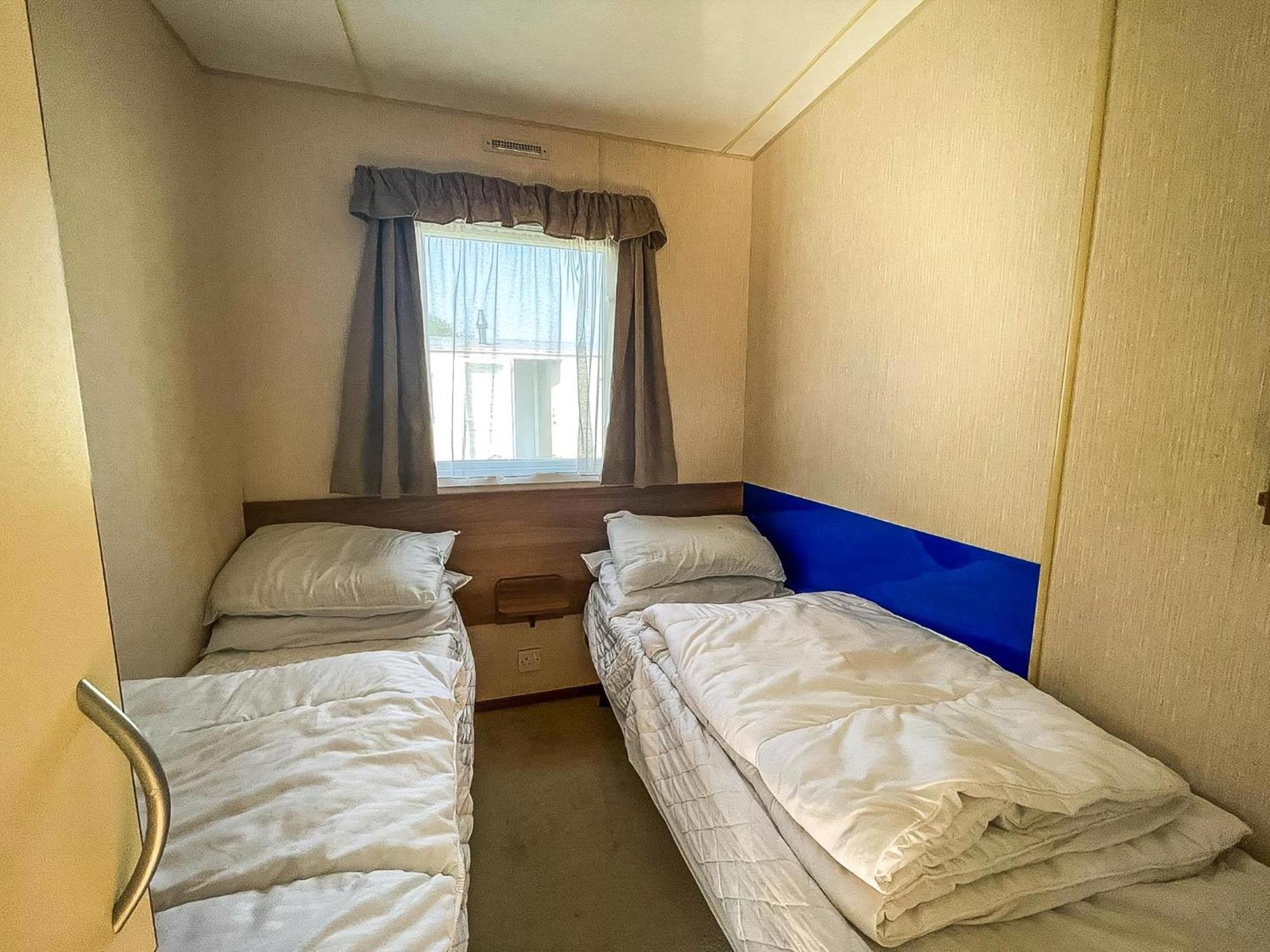 8 Berth Caravan With Decking At Sunnydale In Lincolnshire Ref 35087S Лаут Екстер'єр фото