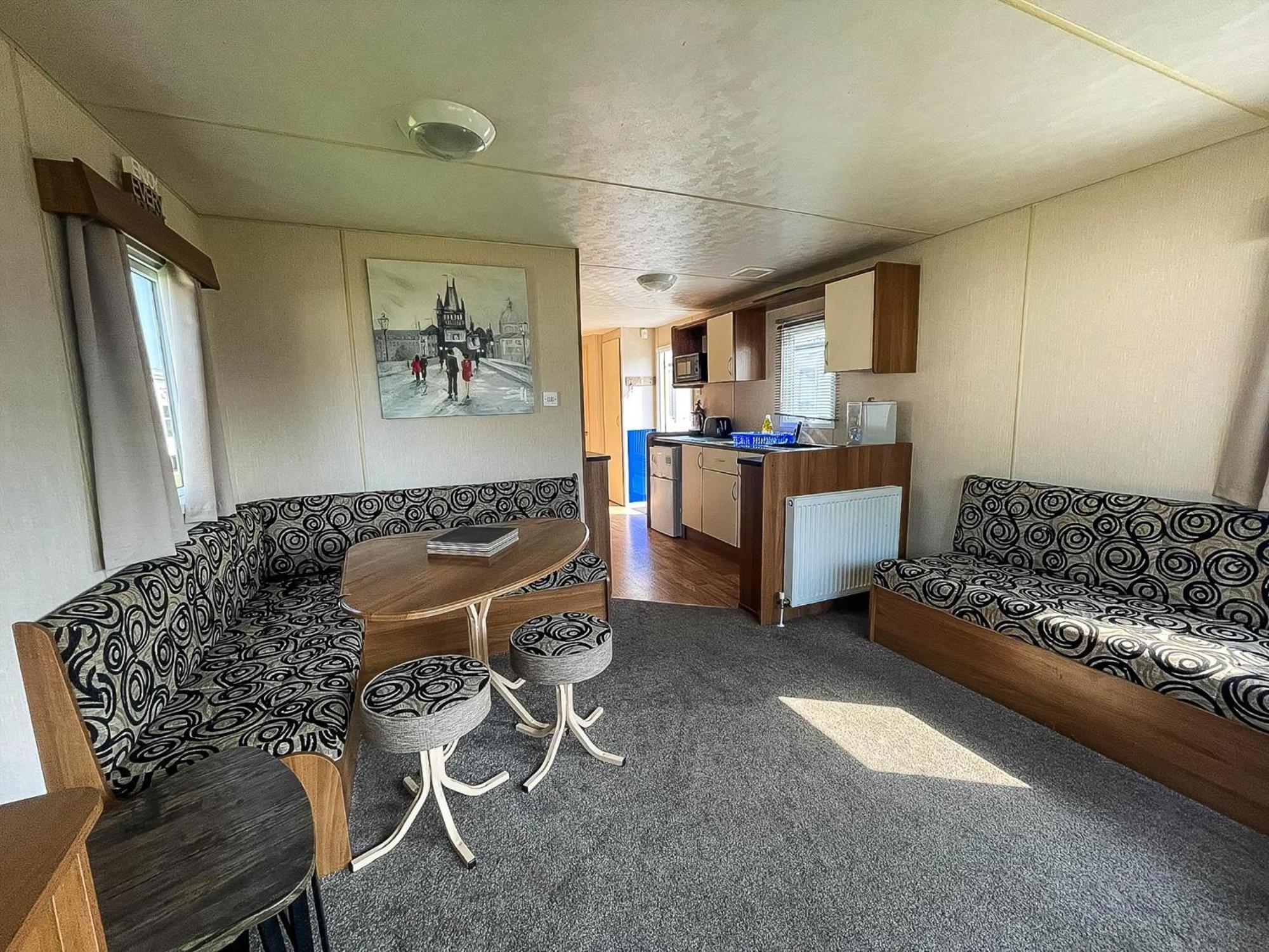 8 Berth Caravan With Decking At Sunnydale In Lincolnshire Ref 35087S Лаут Екстер'єр фото