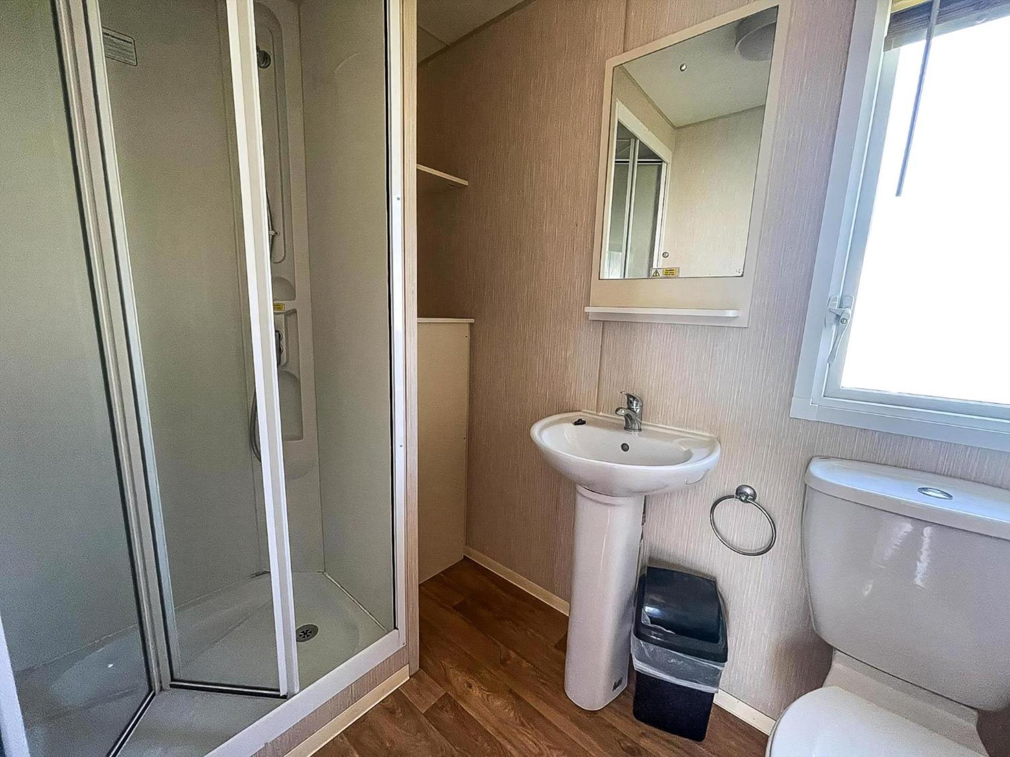 8 Berth Caravan With Decking At Sunnydale In Lincolnshire Ref 35087S Лаут Екстер'єр фото