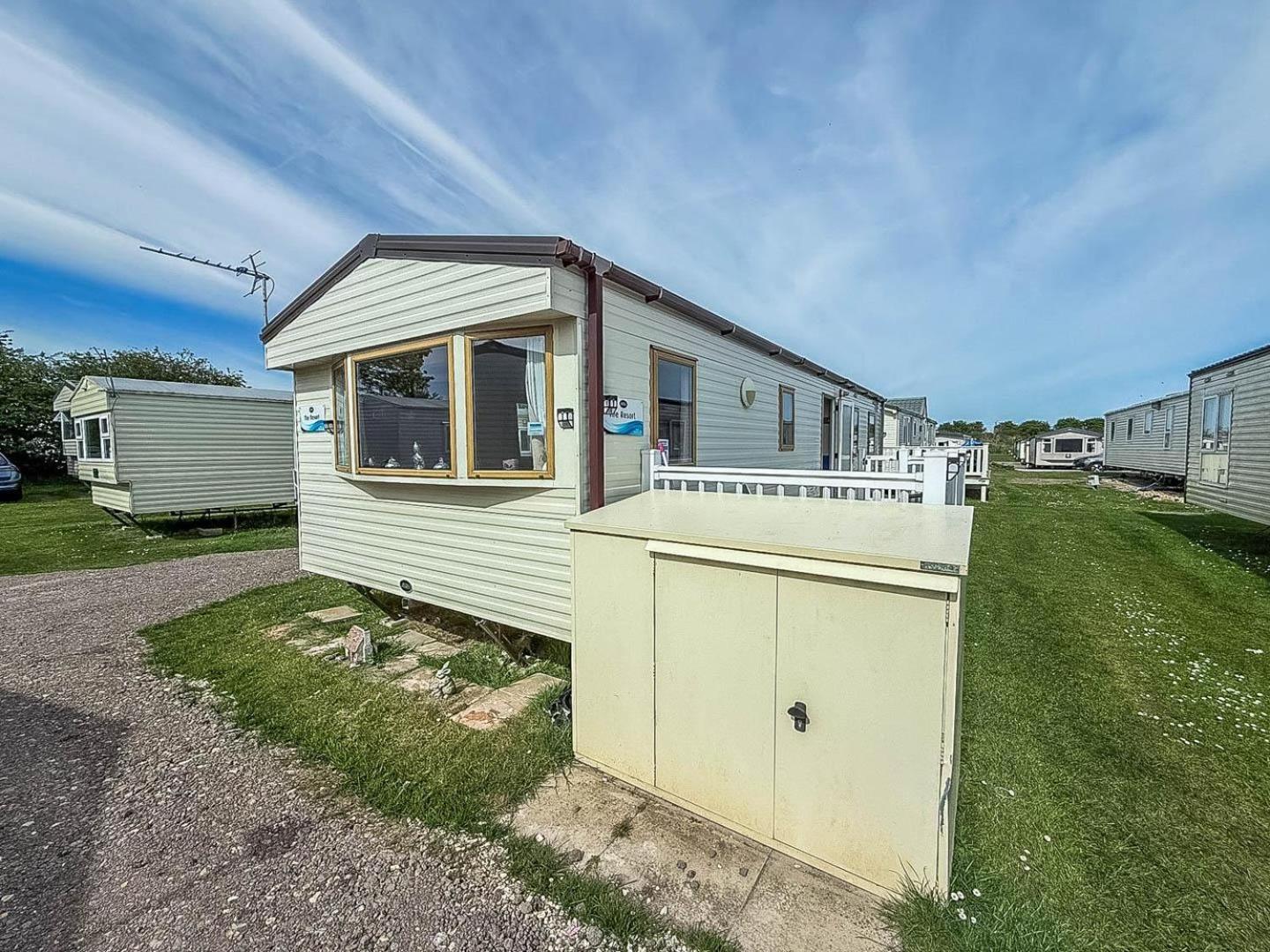 8 Berth Caravan With Decking At Sunnydale In Lincolnshire Ref 35087S Лаут Екстер'єр фото