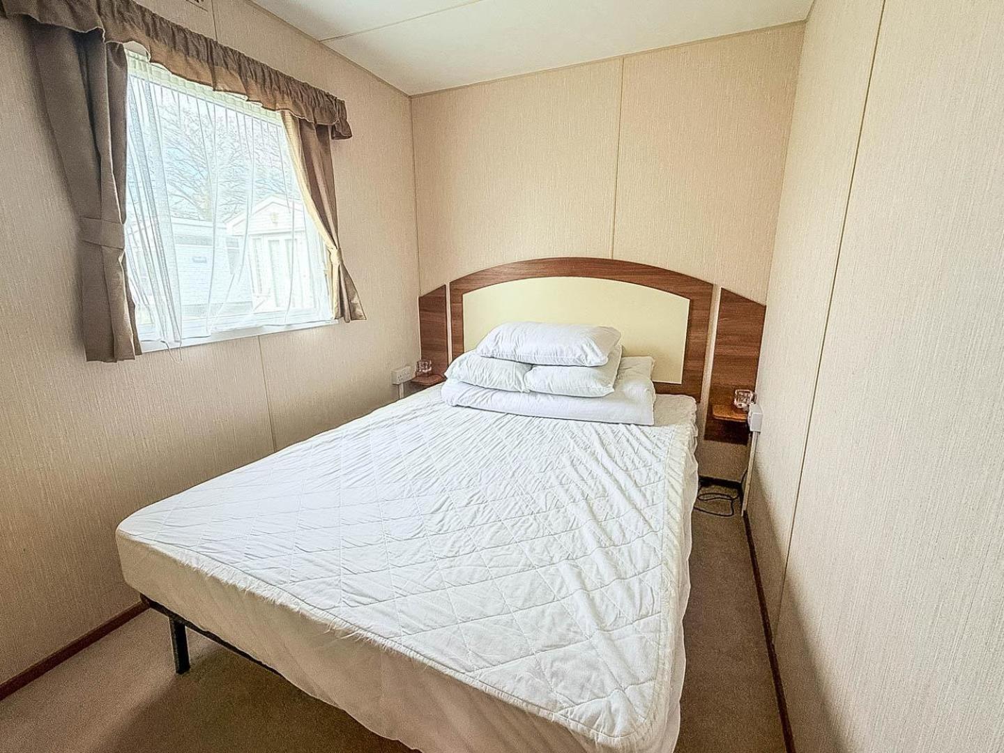 8 Berth Caravan With Decking At Sunnydale In Lincolnshire Ref 35087S Лаут Екстер'єр фото