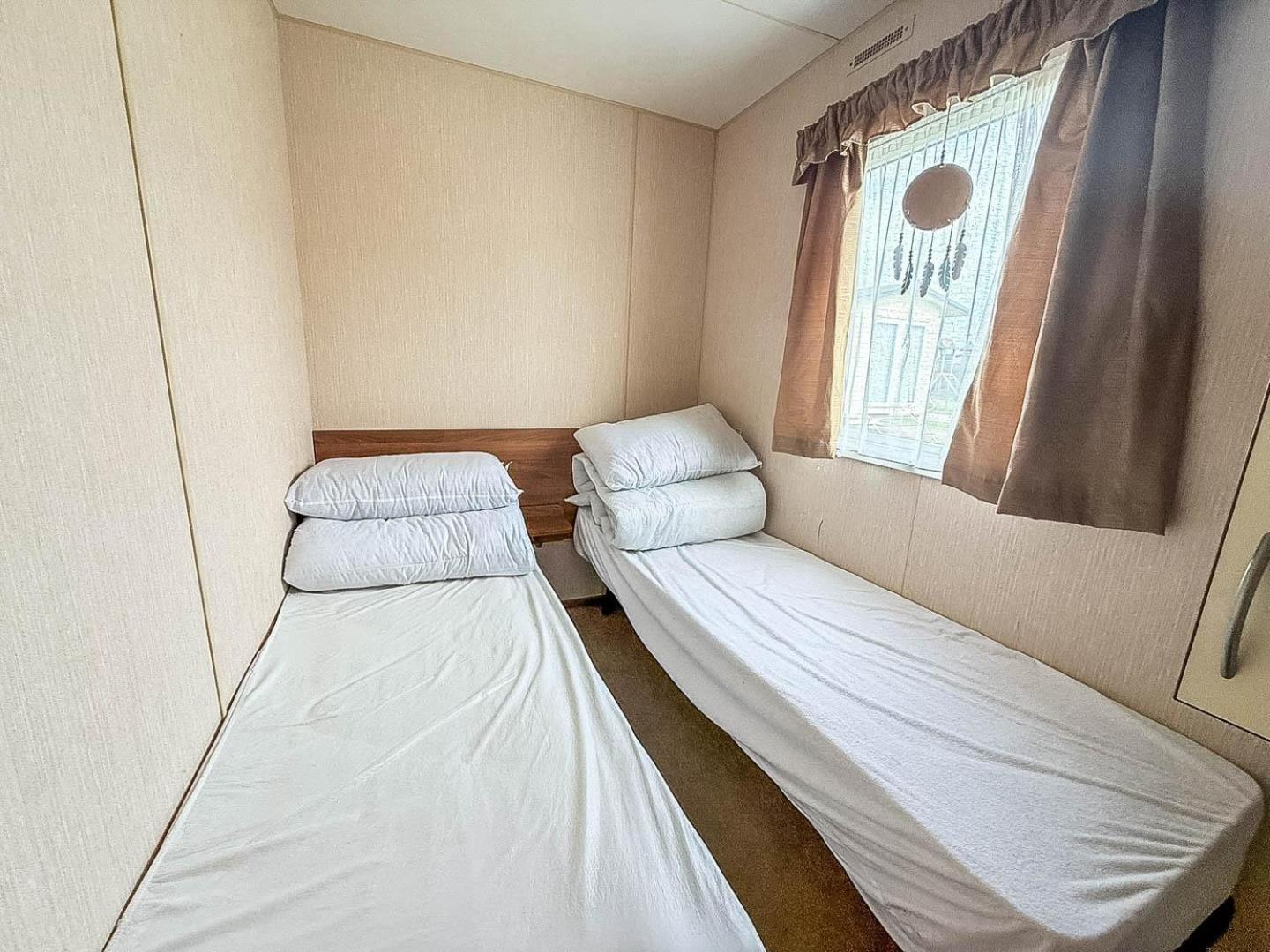 8 Berth Caravan With Decking At Sunnydale In Lincolnshire Ref 35087S Лаут Екстер'єр фото
