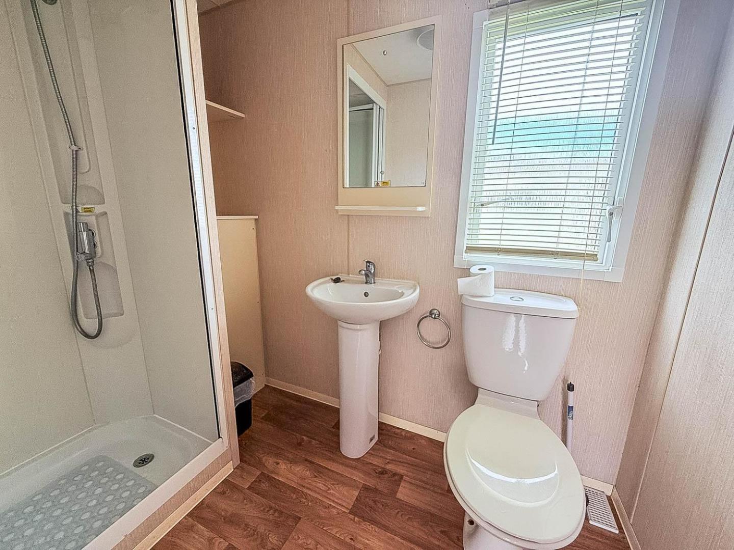 8 Berth Caravan With Decking At Sunnydale In Lincolnshire Ref 35087S Лаут Екстер'єр фото