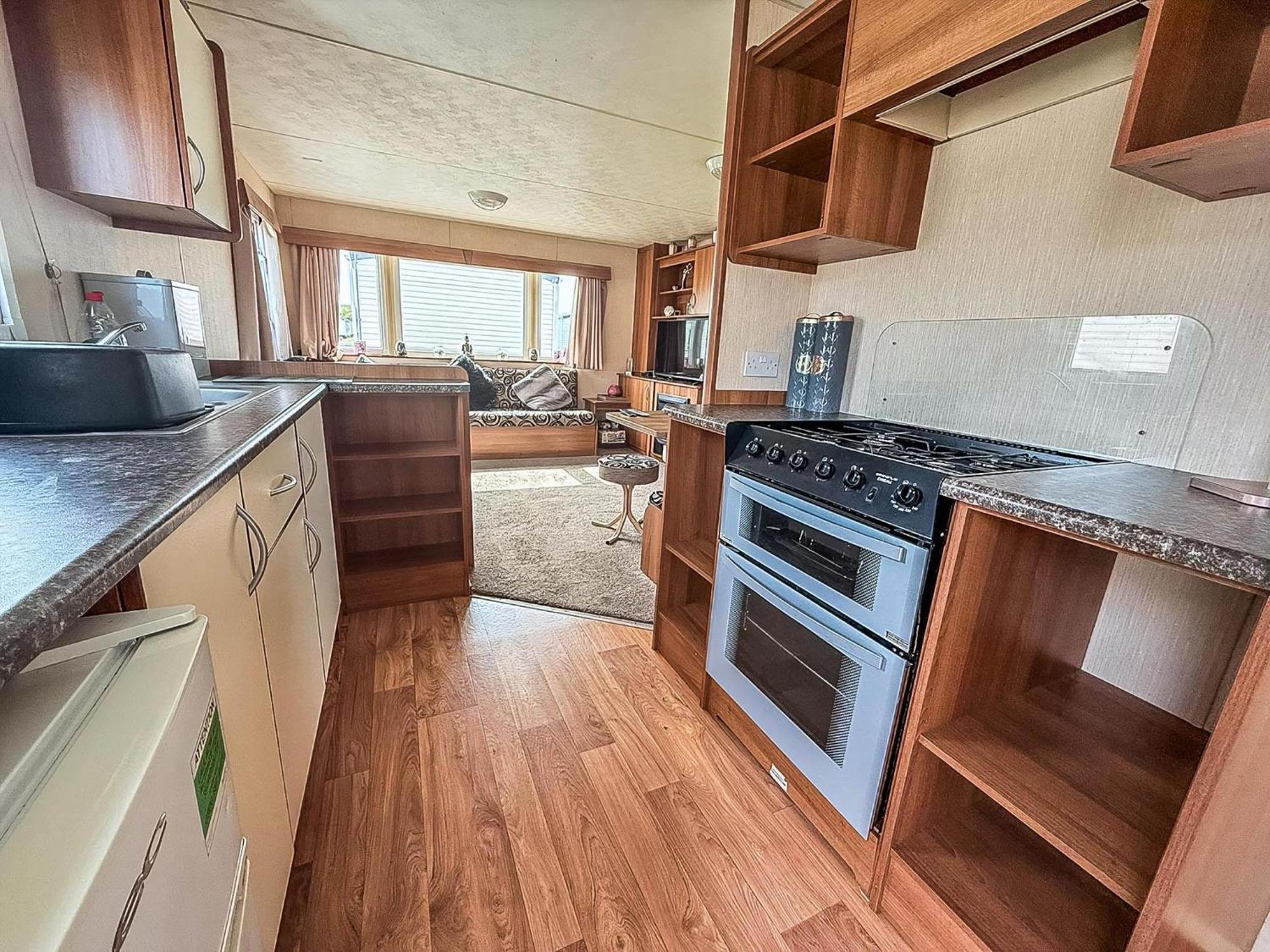 8 Berth Caravan With Decking At Sunnydale In Lincolnshire Ref 35087S Лаут Екстер'єр фото