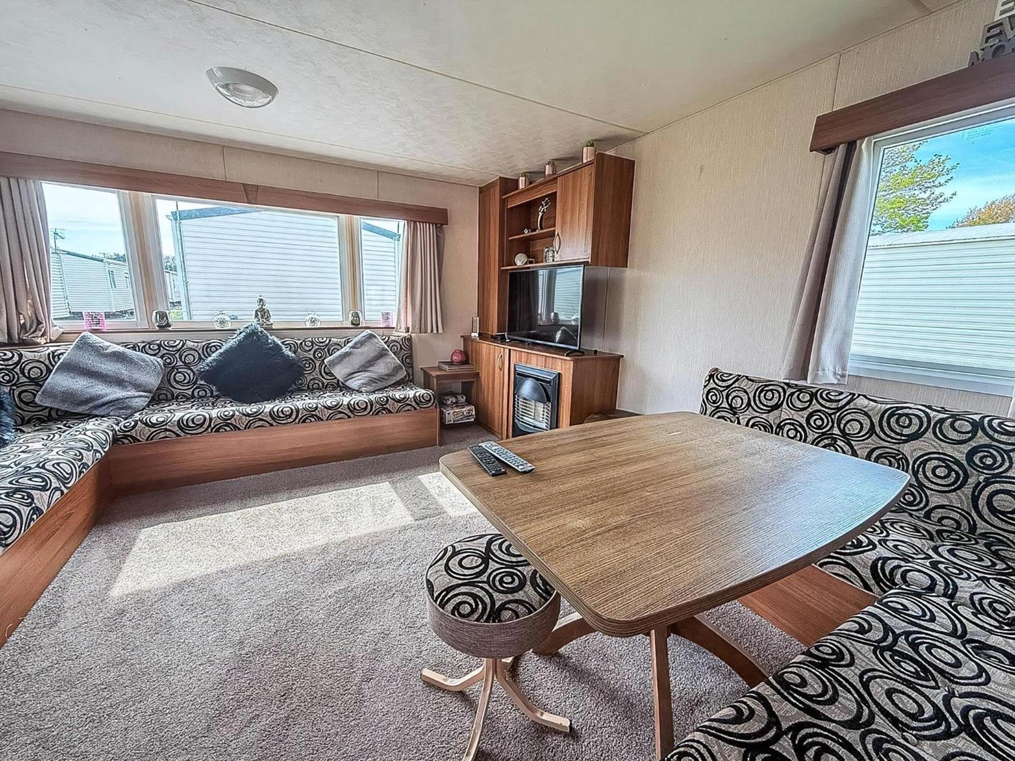 8 Berth Caravan With Decking At Sunnydale In Lincolnshire Ref 35087S Лаут Екстер'єр фото